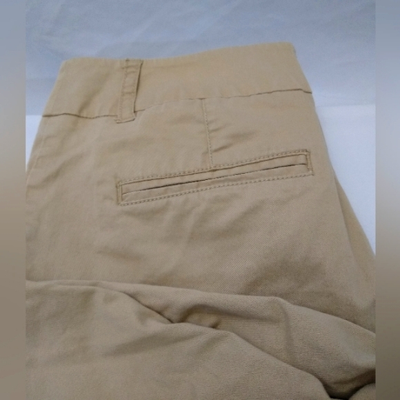 New York & Company Khaki Bermuda stretch flat front shorts size 10 - Picture 6 of 6